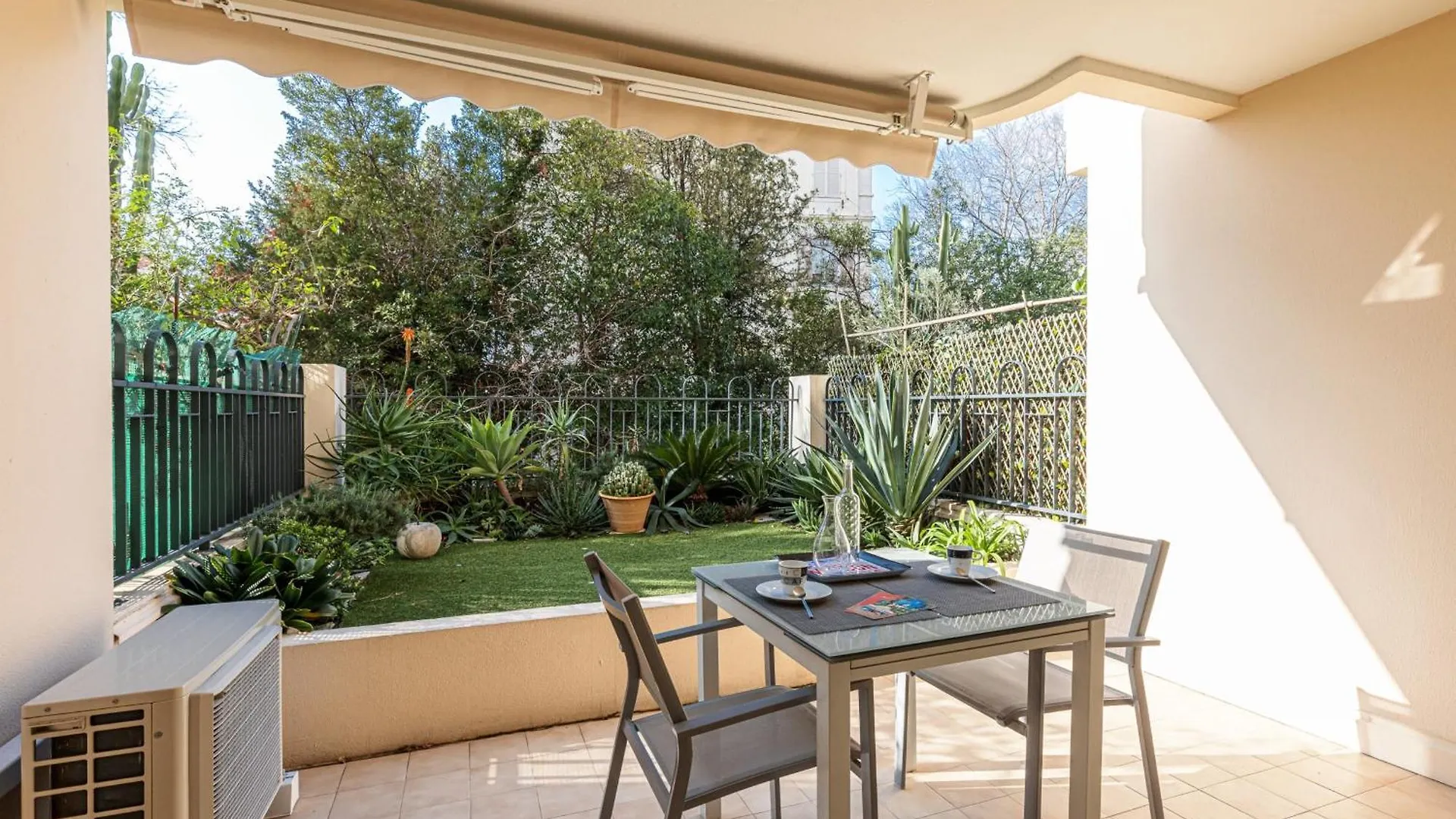 Central Terrace Garage & Ac Cannes France